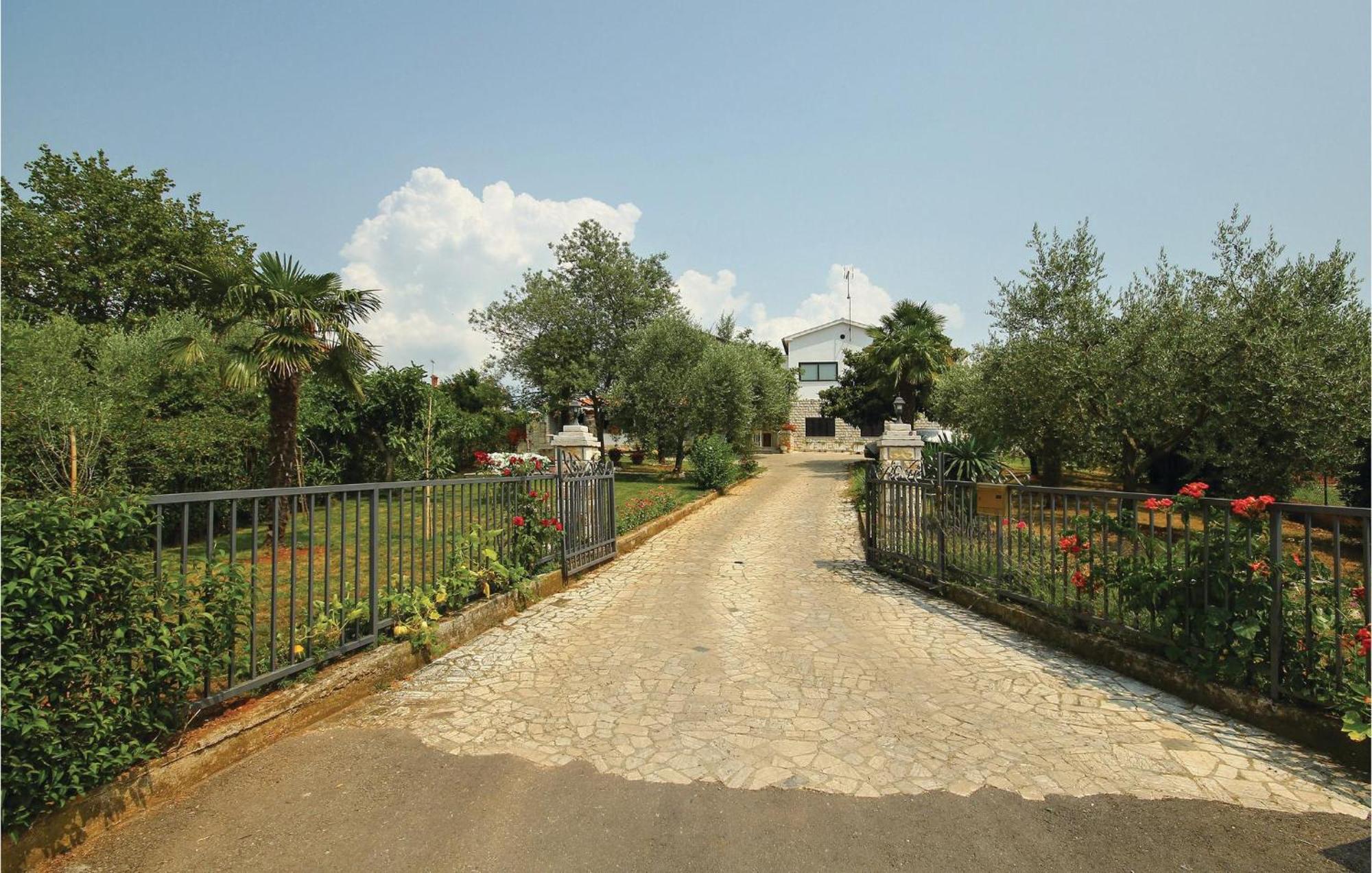 Beautiful Apartment In Porec With Wifi Экстерьер фото