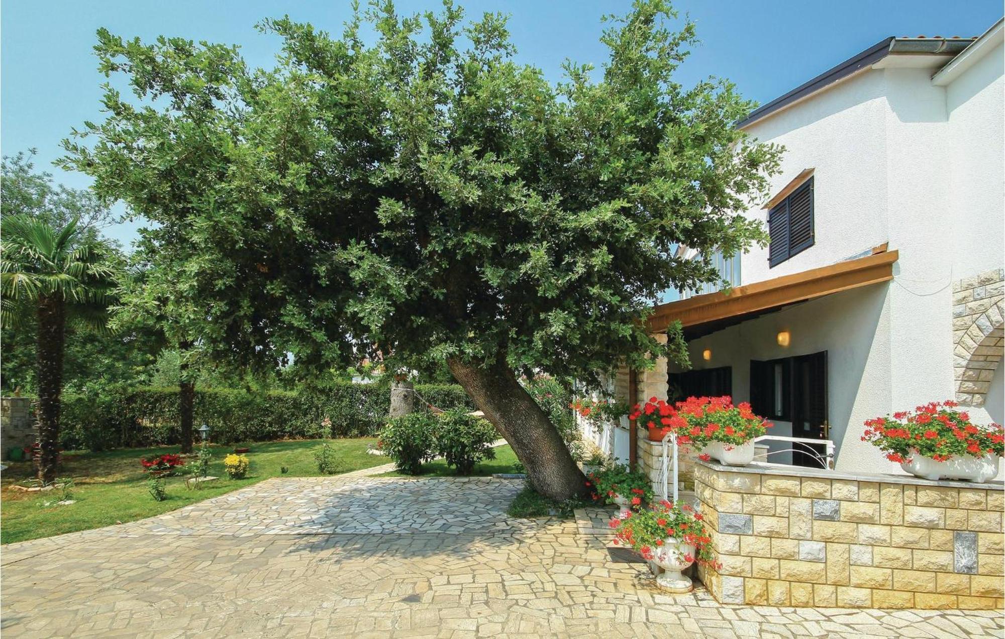 Beautiful Apartment In Porec With Wifi Экстерьер фото